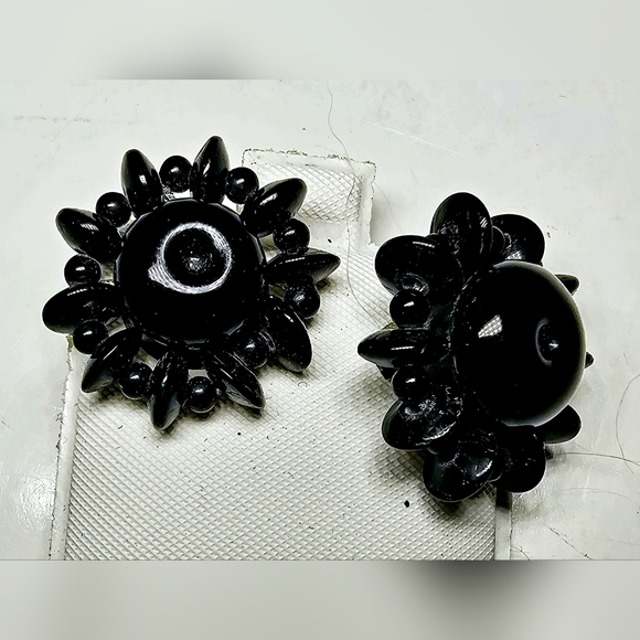 Like new vintage 1960s black sunburst Japanese screwback earrings signed Japan - Picture 2 of 9